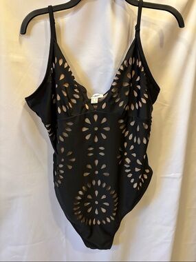NWOT Extro&vert Black Laser-Cut One-Piece Swimsuit - US size 12